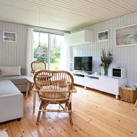 4 Person Holiday In S By